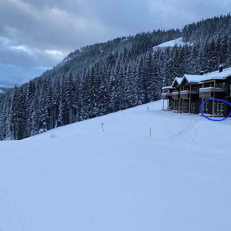 New Modern With Great View - Ski In & Out Апартаменты *