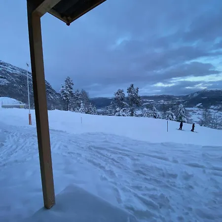 New Modern With Great View - Ski In & Out Апартаменты *