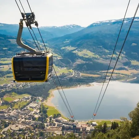 New Modern With Great View - Ski In & Out *